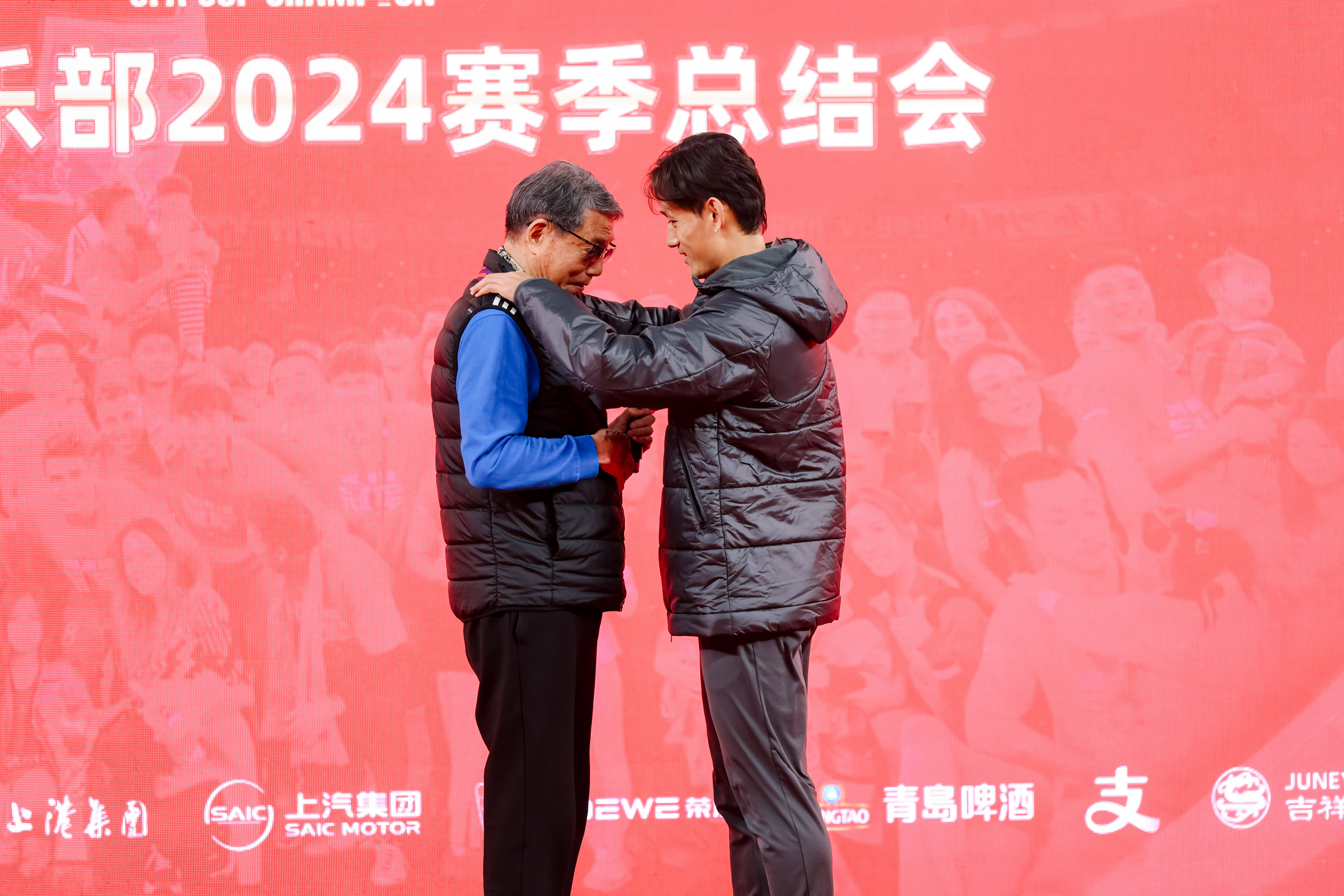 爱游戏网页上海海港发布备战花絮，冲刺阶段调整名单，法国杯任务艰巨，赛季目标并未改变的简单介绍